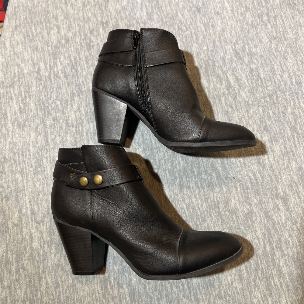 American Eagle Ankle Boots Women 8.5 Black Side Zip 3in Heel Snap Strap Faux EUC - Picture 7 of 16